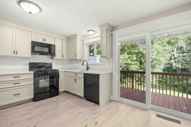 31 Farrwood Dr 31, Haverhill, MA 01835