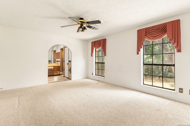 225 HILLTOP DR, Seguin, TX 78155