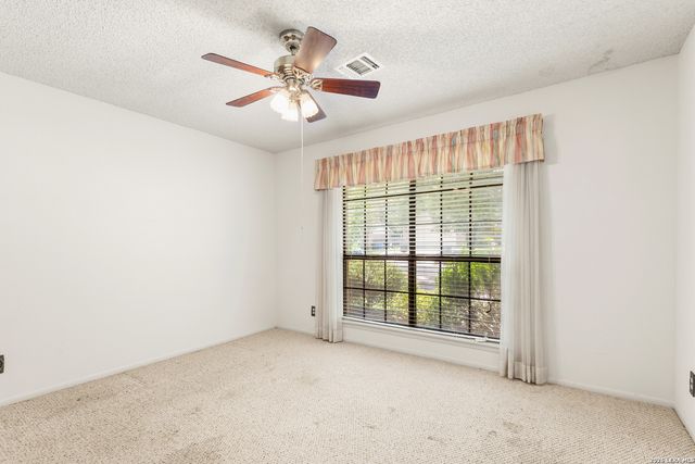 225 HILLTOP DR, Seguin, TX 78155