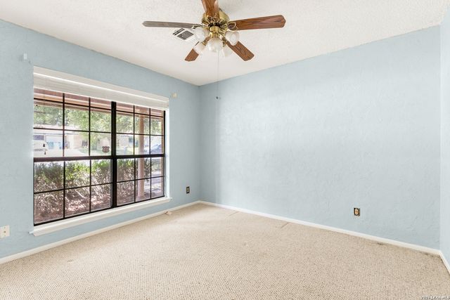 225 HILLTOP DR, Seguin, TX 78155