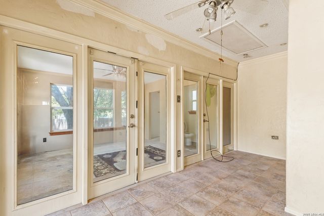225 HILLTOP DR, Seguin, TX 78155
