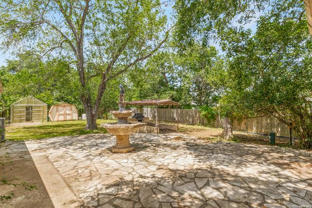 225 HILLTOP DR, Seguin, TX 78155