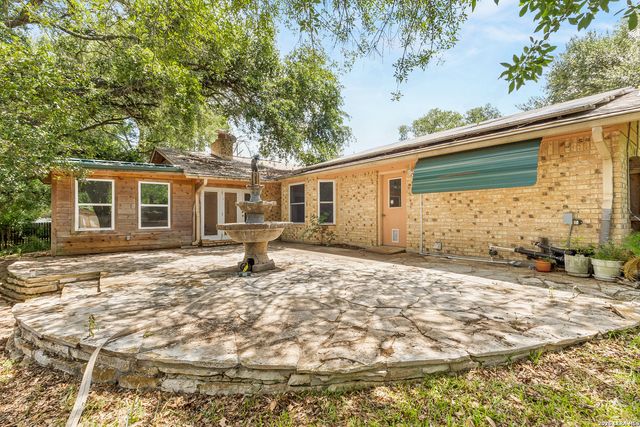225 HILLTOP DR, Seguin, TX 78155