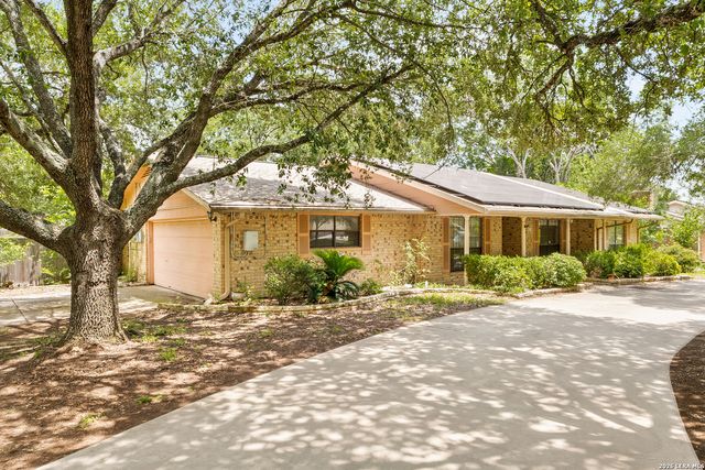 225 HILLTOP DR, Seguin, TX 78155