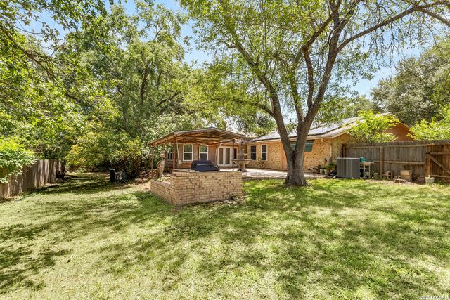 225 HILLTOP DR, Seguin, TX 78155