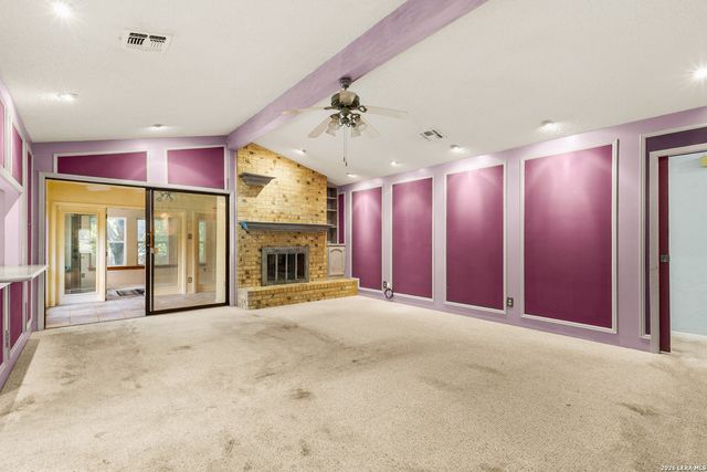 225 HILLTOP DR, Seguin, TX 78155