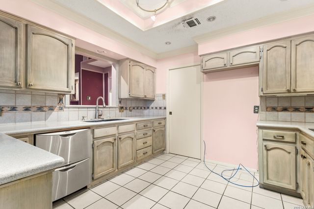 225 HILLTOP DR, Seguin, TX 78155