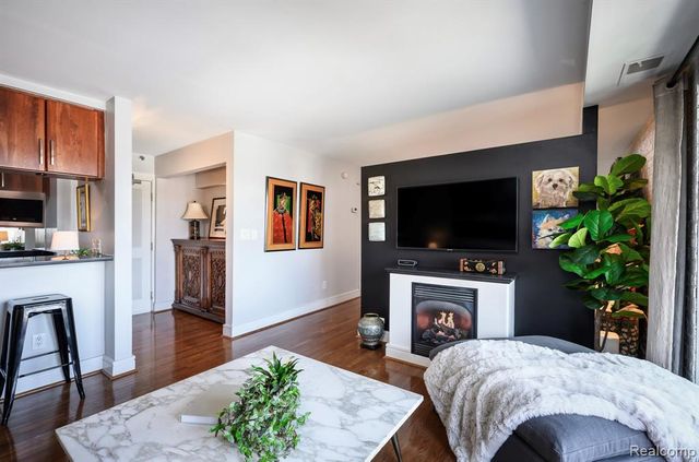 411 S Old Woodward Avenue 815, Birmingham, MI 48009