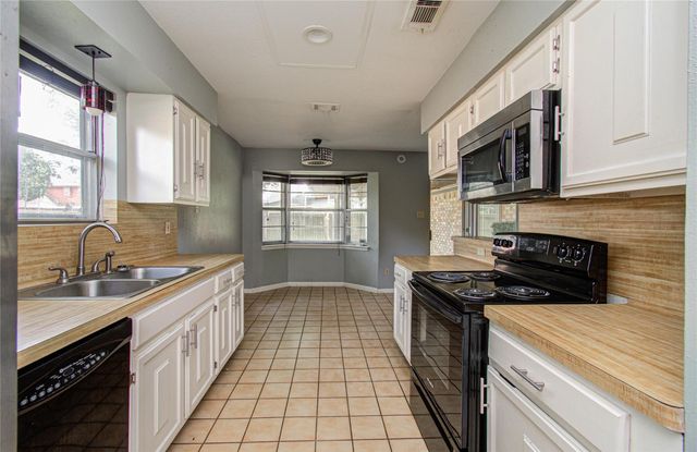 3290 Hunters Glen Drive, Missouri City, TX 77459