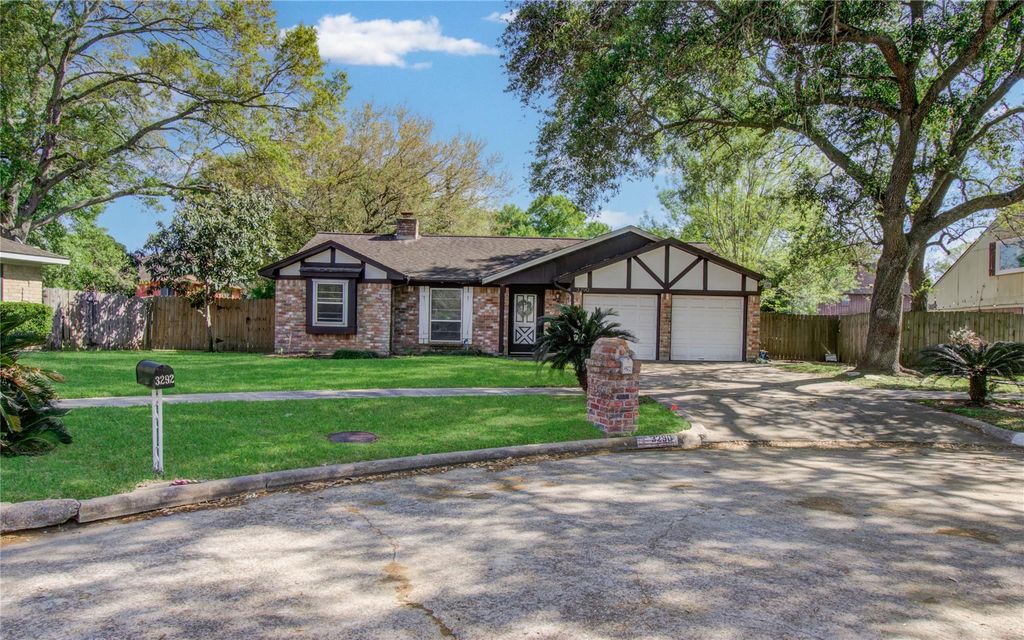 3290 Hunters Glen Drive, Missouri City, TX 77459