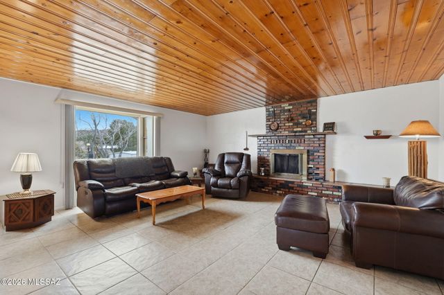 3890 E Defiance Street, Oracle, AZ 85623