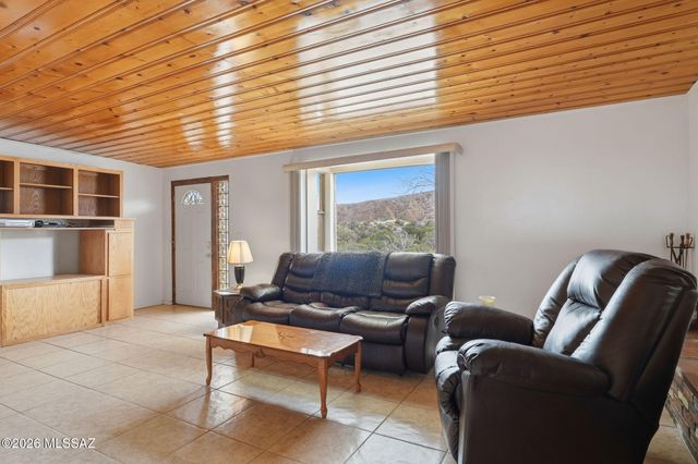 3890 E Defiance Street, Oracle, AZ 85623