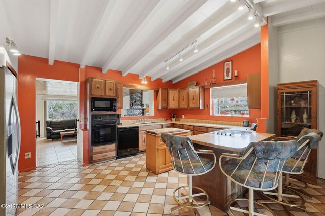 3890 E Defiance Street, Oracle, AZ 85623