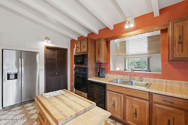 3890 E Defiance Street, Oracle, AZ 85623