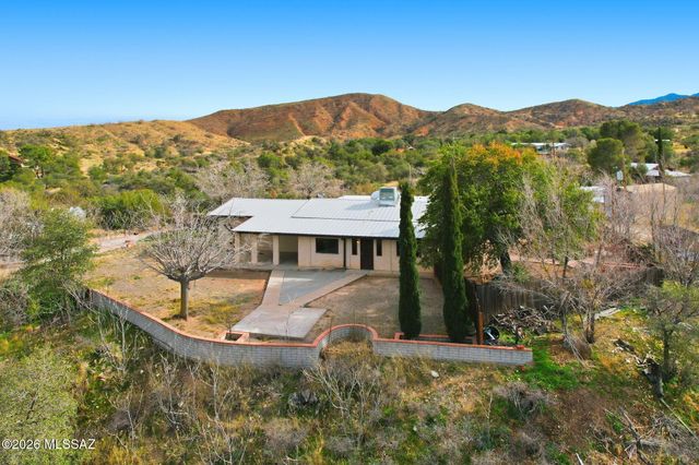 3890 E Defiance Street, Oracle, AZ 85623