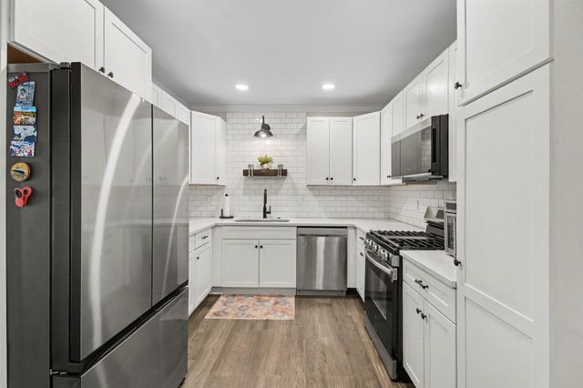 907 University Place, Grosse Pointe City, MI 48230