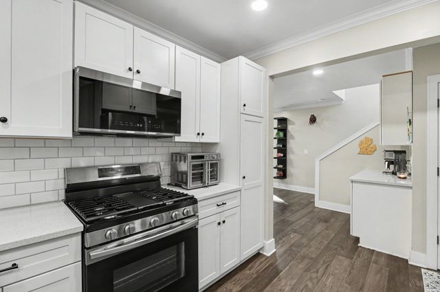 907 University Place, Grosse Pointe City, MI 48230