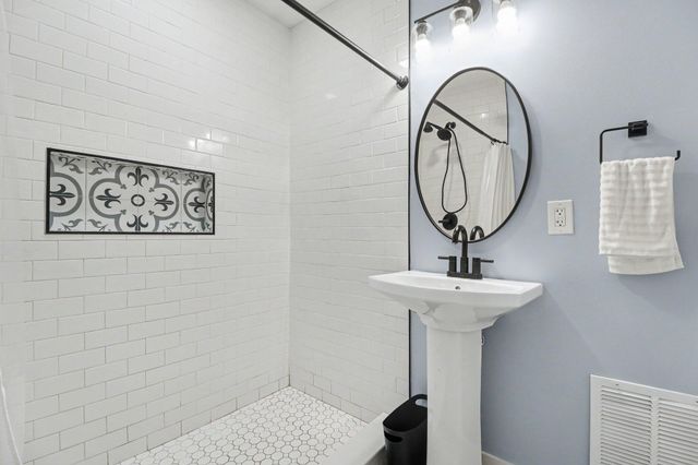 907 University Place, Grosse Pointe City, MI 48230