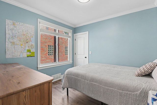 907 University Place, Grosse Pointe City, MI 48230