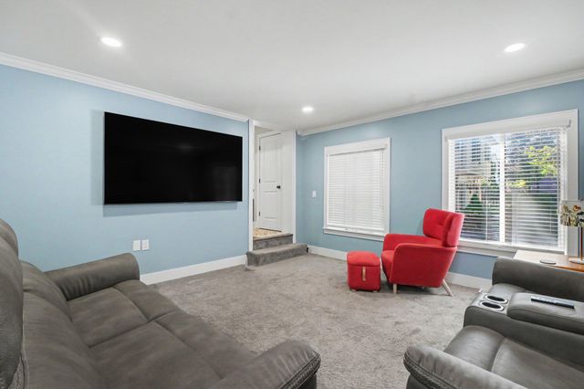 907 University Place, Grosse Pointe City, MI 48230