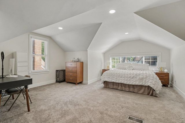 907 University Place, Grosse Pointe City, MI 48230