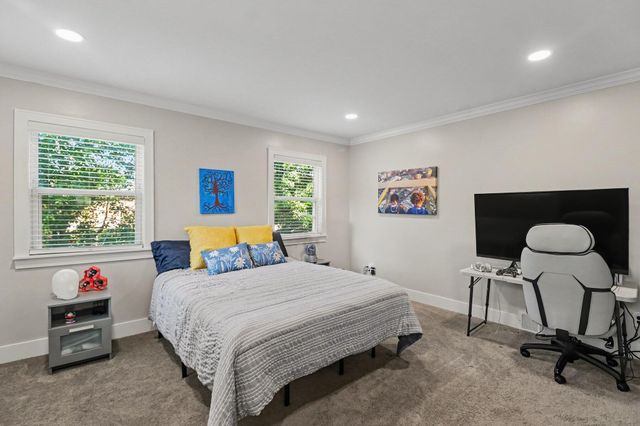 907 University Place, Grosse Pointe City, MI 48230
