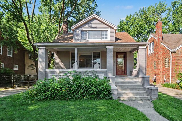 907 University Place, Grosse Pointe City, MI 48230