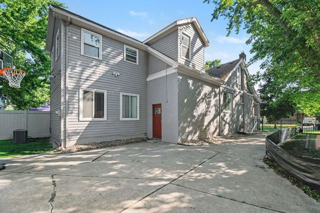 907 University Place, Grosse Pointe City, MI 48230