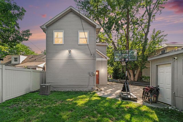 907 University Place, Grosse Pointe City, MI 48230