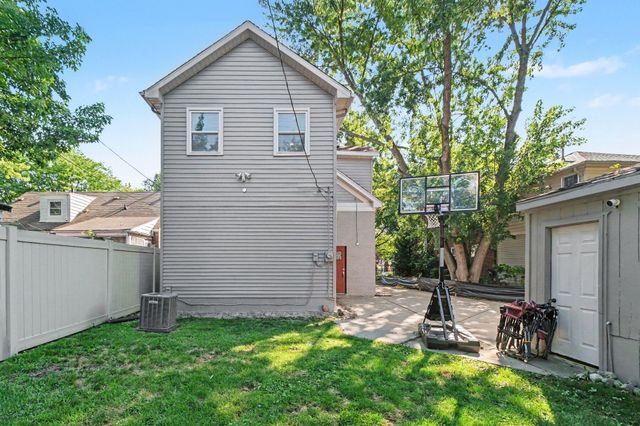907 University Place, Grosse Pointe City, MI 48230
