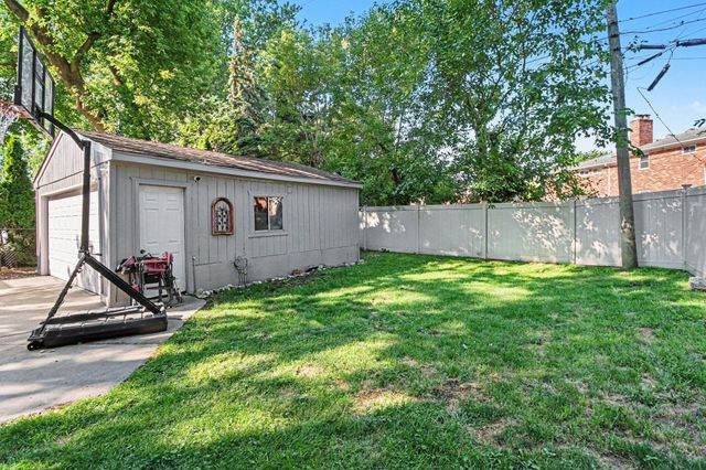 907 University Place, Grosse Pointe City, MI 48230