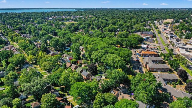 907 University Place, Grosse Pointe City, MI 48230