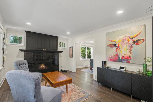 907 University Place, Grosse Pointe City, MI 48230