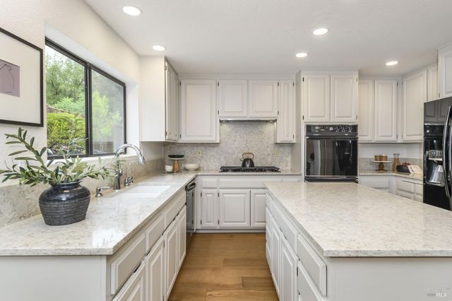 493 Fieldstone Dr, Novato, CA 94945