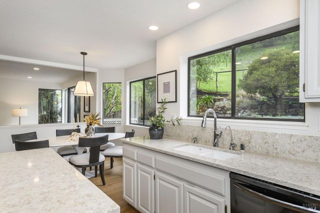 493 Fieldstone Dr, Novato, CA 94945