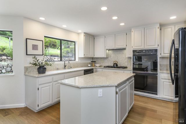 493 Fieldstone Dr, Novato, CA 94945