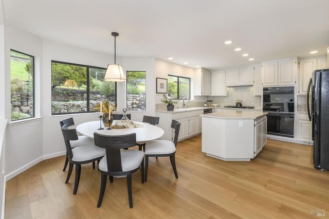 493 Fieldstone Dr, Novato, CA 94945