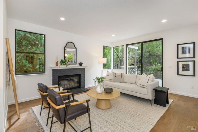 493 Fieldstone Dr, Novato, CA 94945