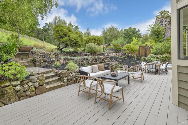 493 Fieldstone Dr, Novato, CA 94945