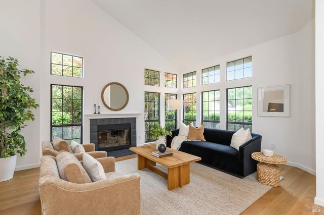 493 Fieldstone Dr, Novato, CA 94945