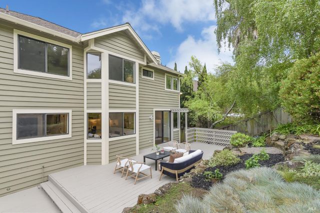 493 Fieldstone Dr, Novato, CA 94945