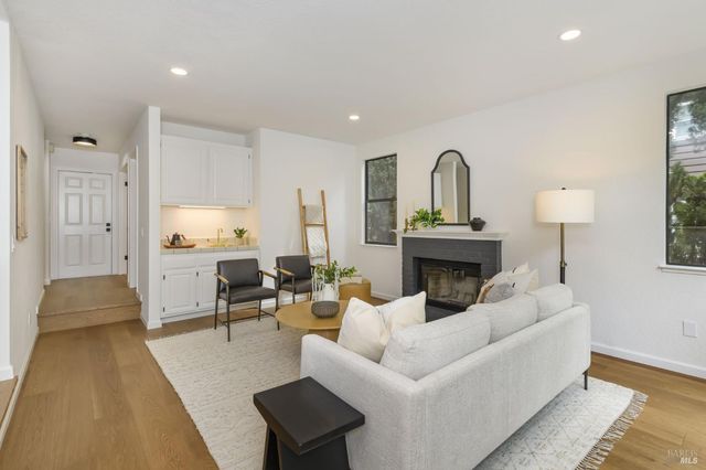 493 Fieldstone Dr, Novato, CA 94945