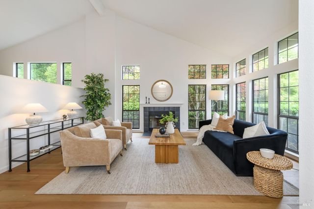 493 Fieldstone Dr, Novato, CA 94945