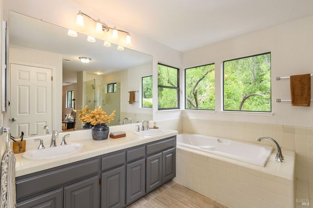 493 Fieldstone Dr, Novato, CA 94945