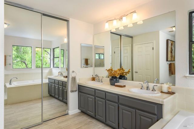 493 Fieldstone Dr, Novato, CA 94945