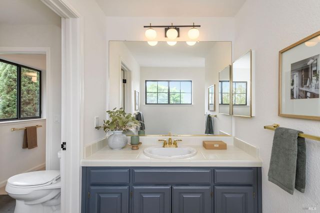 493 Fieldstone Dr, Novato, CA 94945