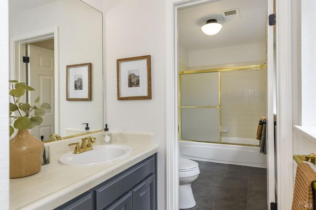 493 Fieldstone Dr, Novato, CA 94945