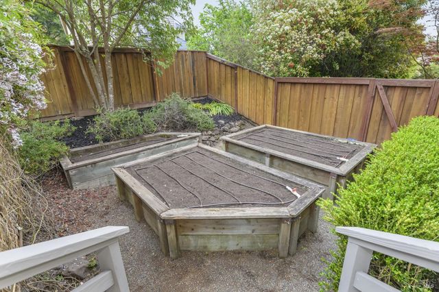 493 Fieldstone Dr, Novato, CA 94945