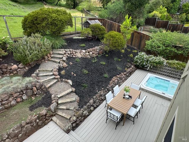 493 Fieldstone Dr, Novato, CA 94945