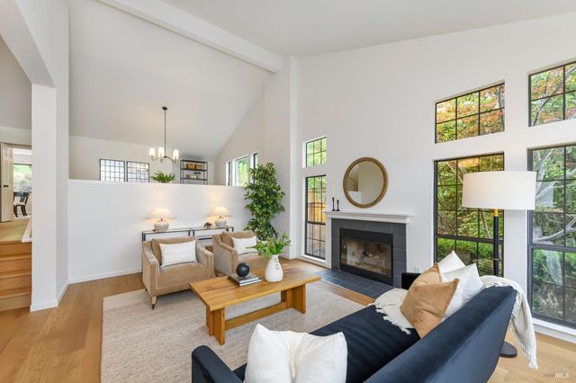 493 Fieldstone Dr, Novato, CA 94945